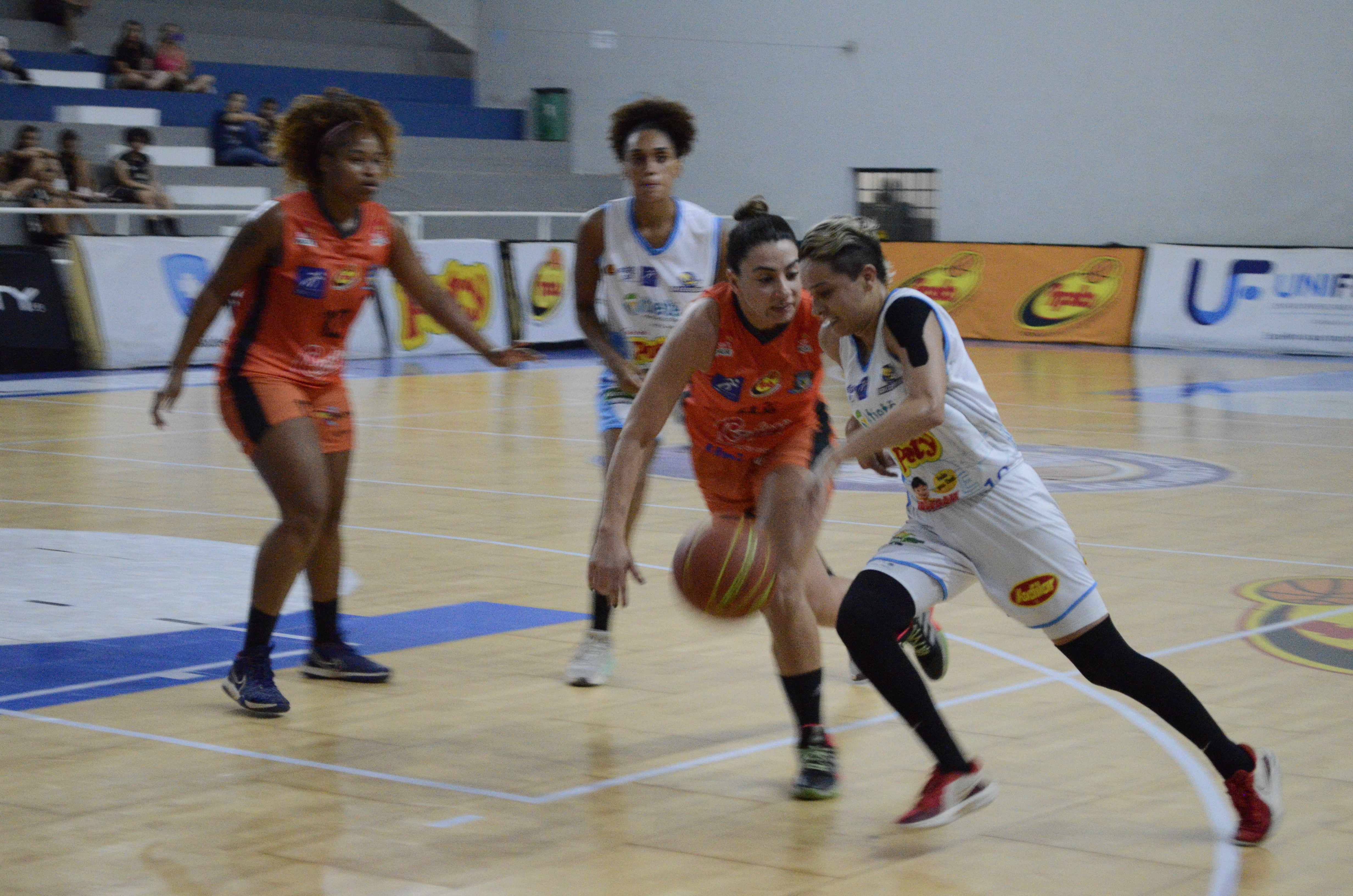 São José Basketball vence segundo jogo das quartas do Paulista