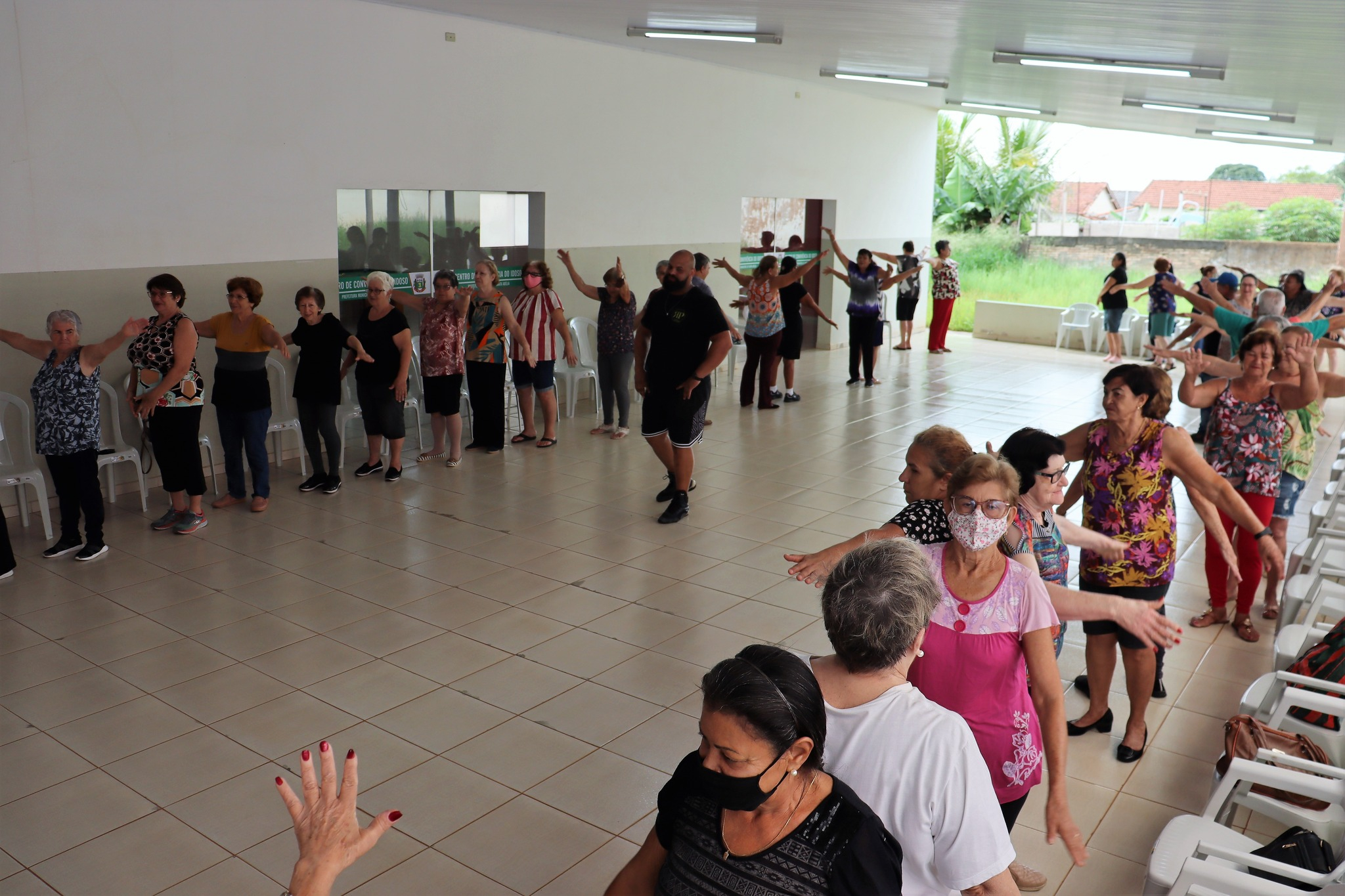 Stretching-Kurse für Senioren beginnen in Santa Adelia